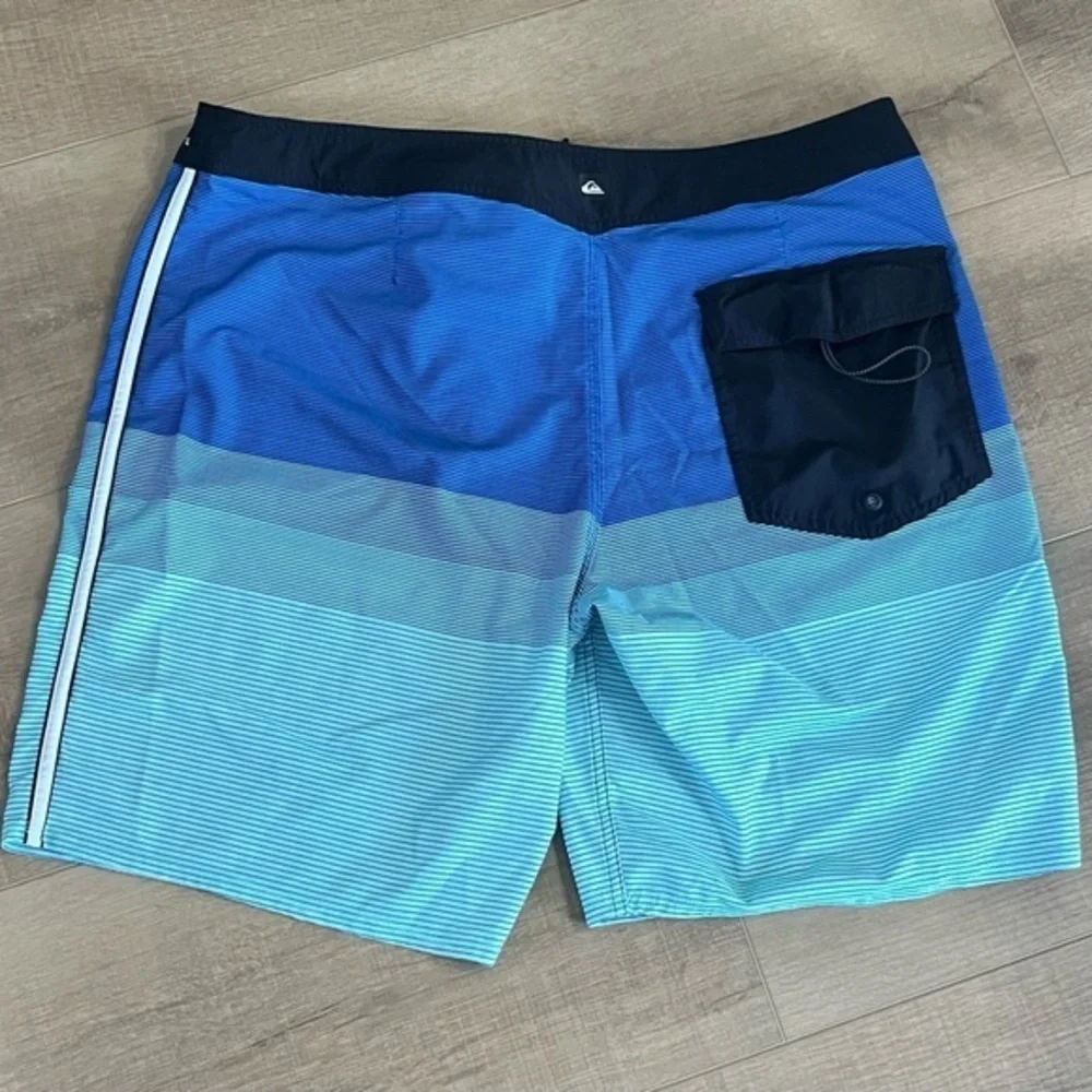 Quiksilver‎ Men Sz 38 Board Shorts Surf Swim Trunks Green & Blue Striped 38x8.5”